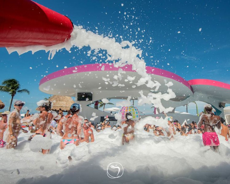 Fiesta-de-Espuma-Temptation-Cancun-Resort