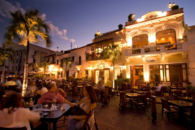 Restaurants in the Plaza Espana at dusk, Santo Domingo.