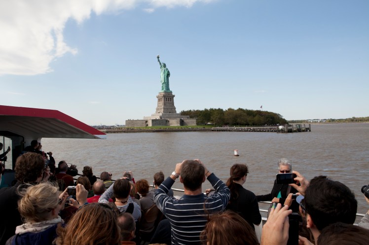 Circle Line 2 Hour Semi-Circle Cruise Tour